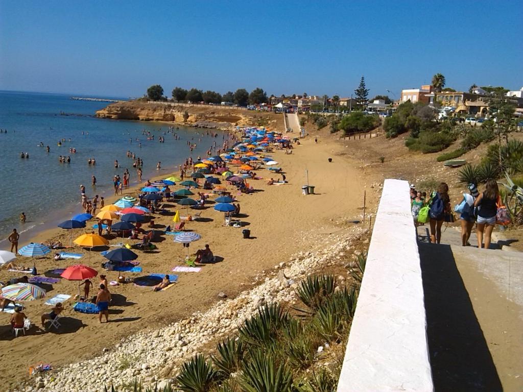 فيلا Casa Vacanze Robinson أفولا المظهر الخارجي الصورة